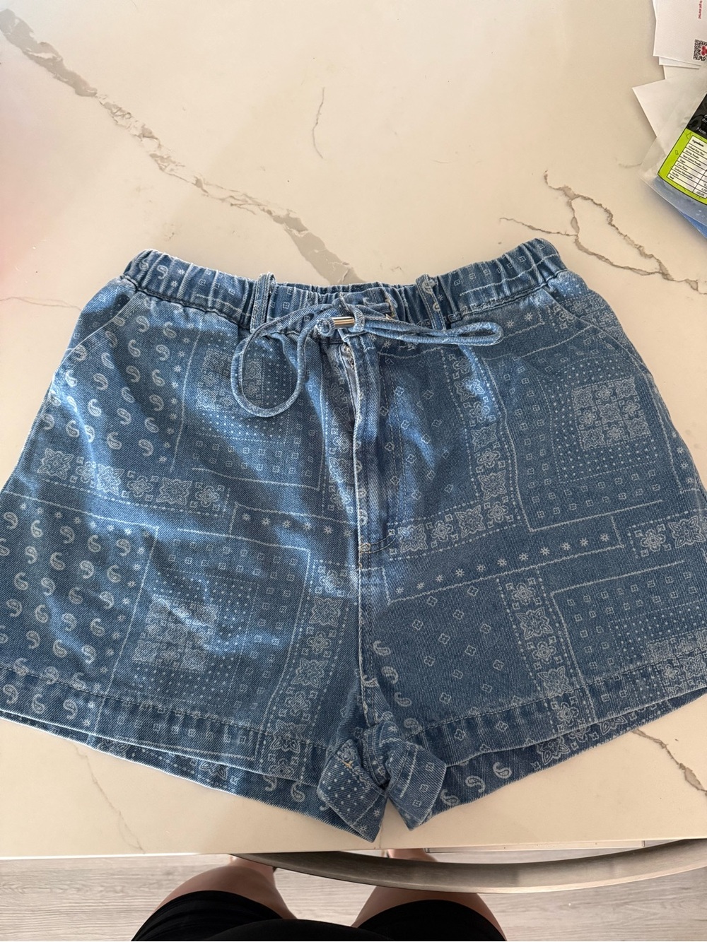 Vici Blue Bandana-Print High Waist Drawstring Shorts
